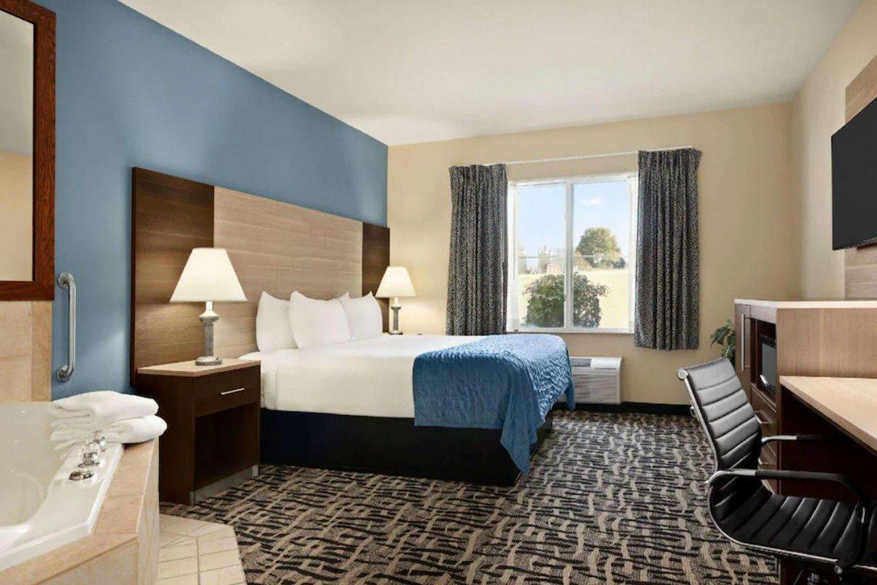 Hotel Baymont By Wyndham Ft. Leonard/Saint Robert Esterno foto