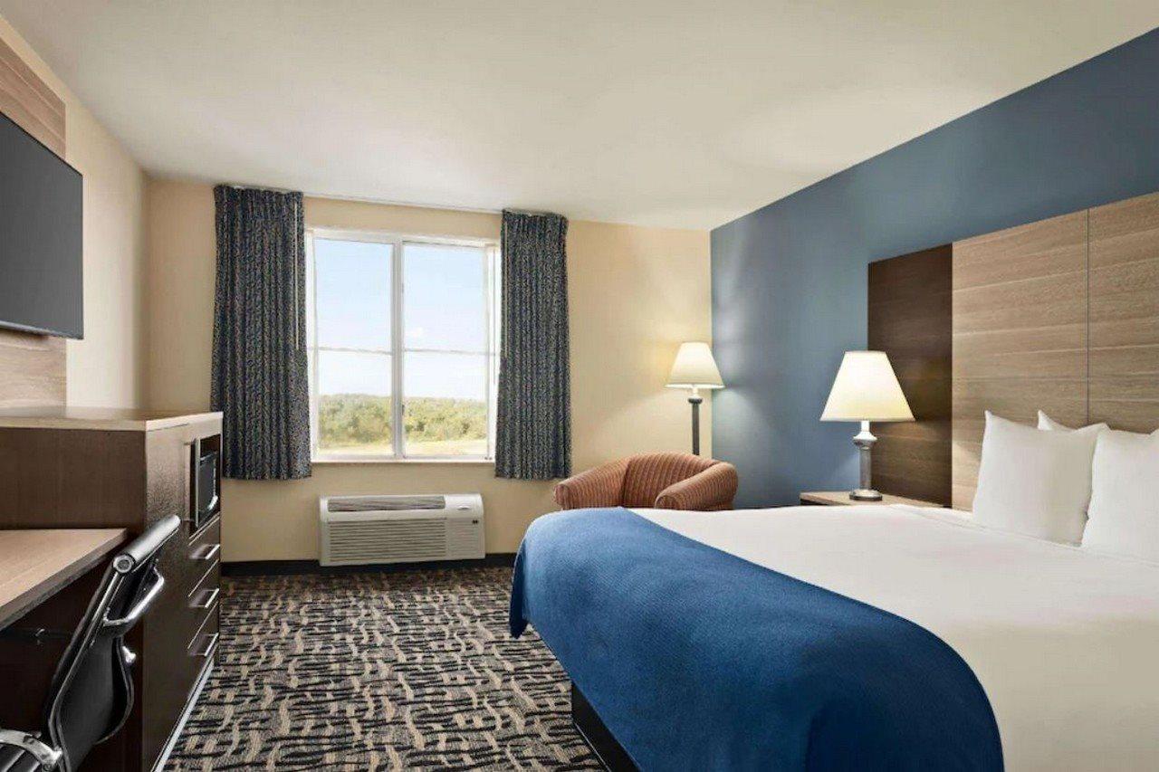 Hotel Baymont By Wyndham Ft. Leonard/Saint Robert Esterno foto