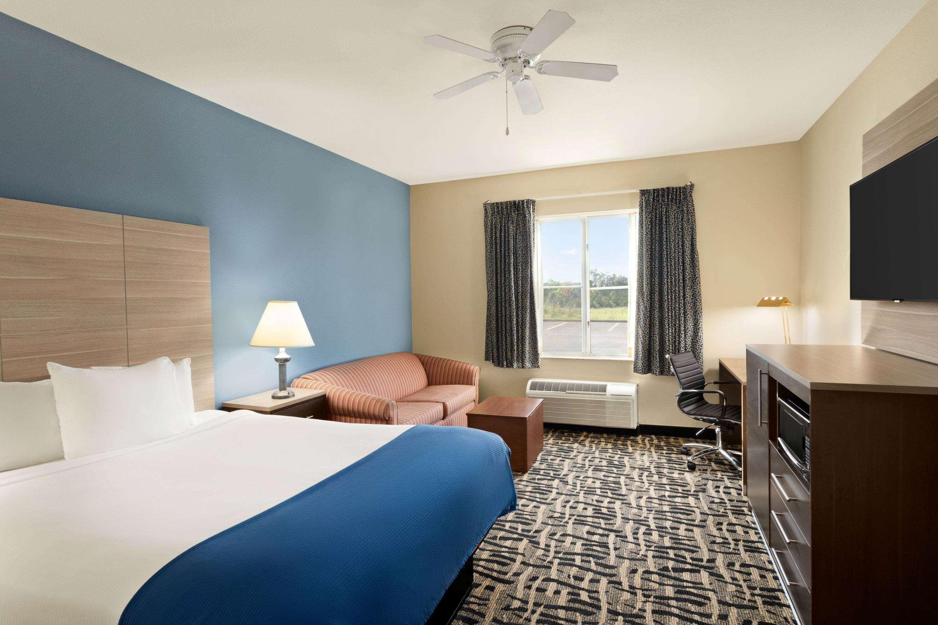 Hotel Baymont By Wyndham Ft. Leonard/Saint Robert Esterno foto
