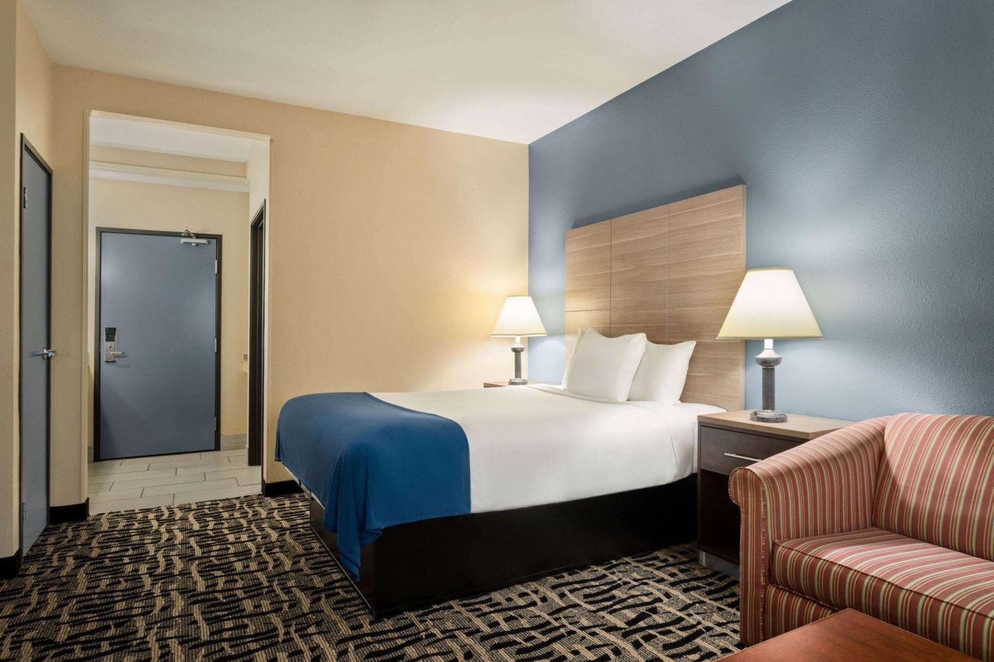 Hotel Baymont By Wyndham Ft. Leonard/Saint Robert Esterno foto